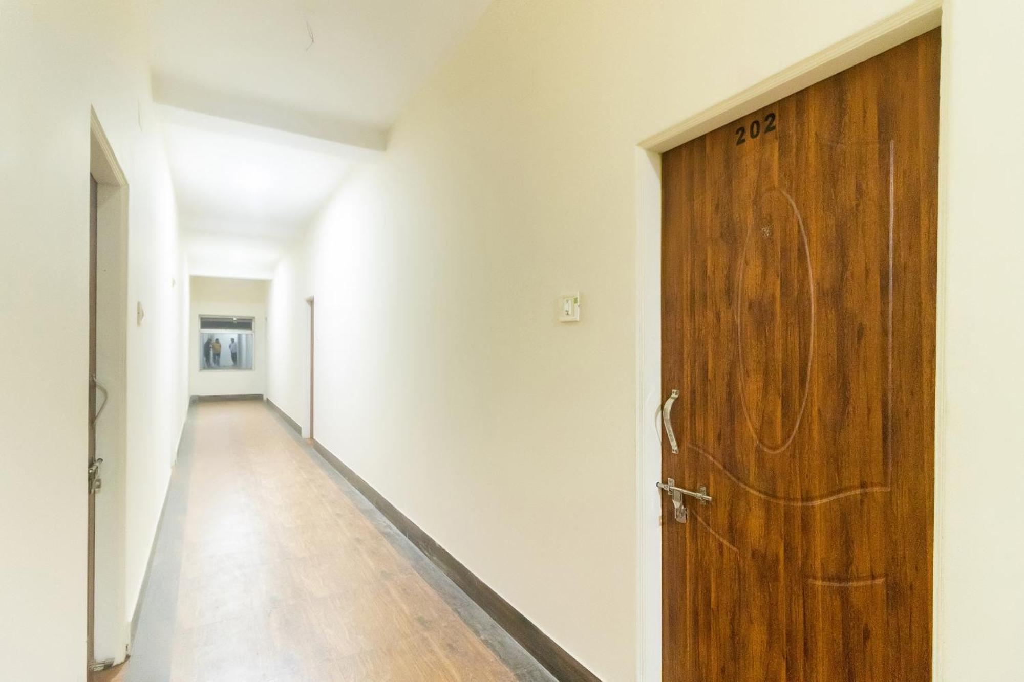 Spot On Prabir Residency Inn Urali Ngoại thất bức ảnh