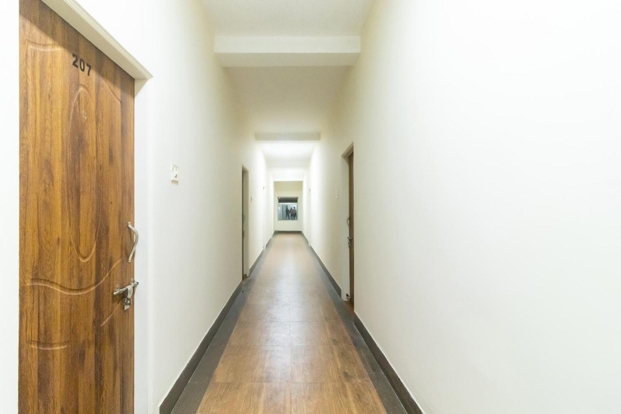 Spot On Prabir Residency Inn Urali Ngoại thất bức ảnh